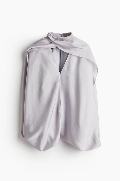 Blouse drapée avec cape