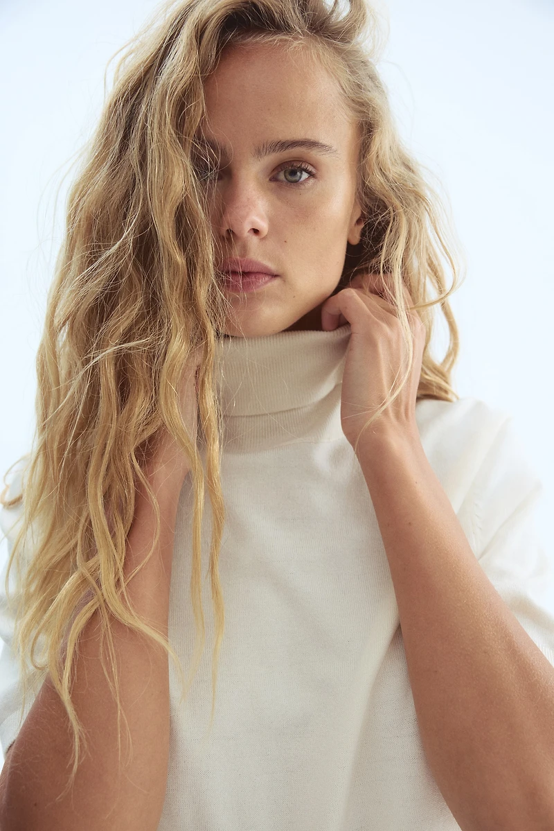 Haut col roulé en tricot fin