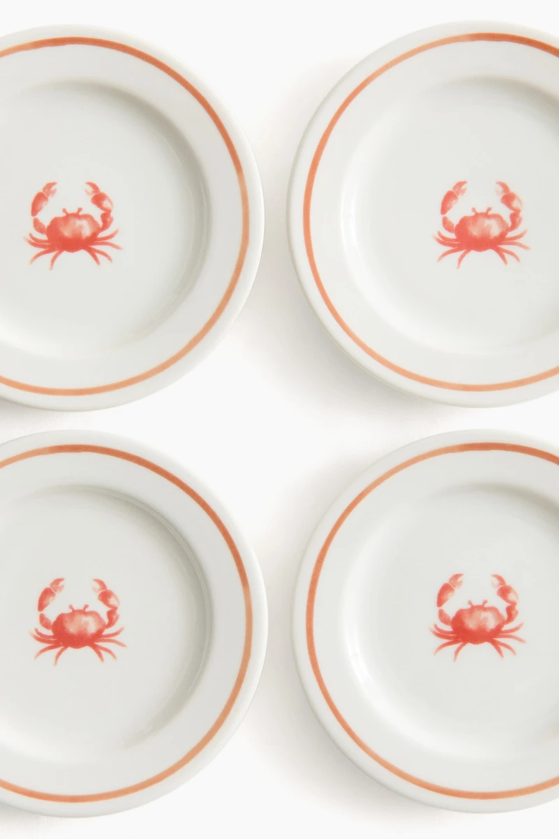 Lot de 4 petites assiettes en porcelaine