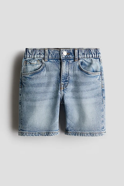 Short coupe ample en denim