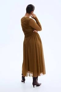 Robe en filet à effet drapé