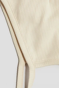 Bonnet béguin en coton avec oreilles appliquées