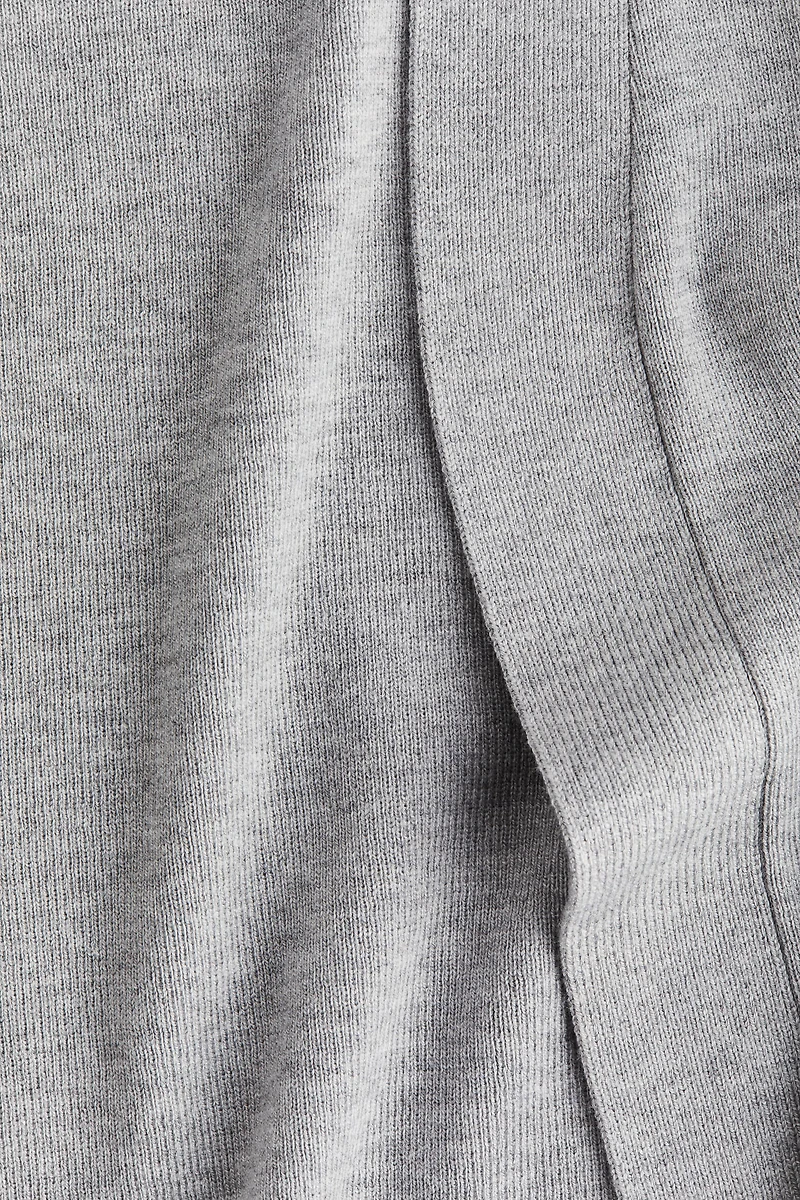 Chandail en tricot avec ceinture à nouer