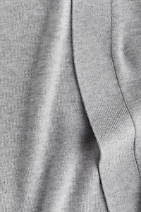 Chandail en tricot avec ceinture à nouer