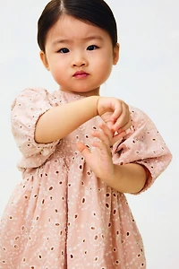 Robe en coton avec broderie anglaise