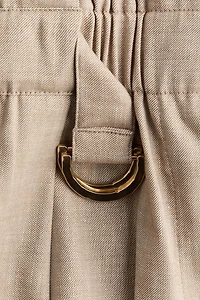 Short à taille froncée avec ceinture