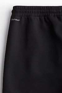 Mid-Length Sports Shorts with DryMove™
