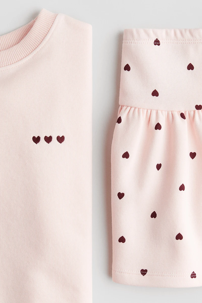 Ensemble 2 pièces avec chandail et jupe