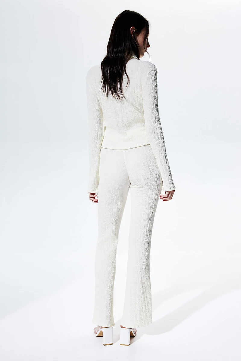 Pantalon texturé et évasé