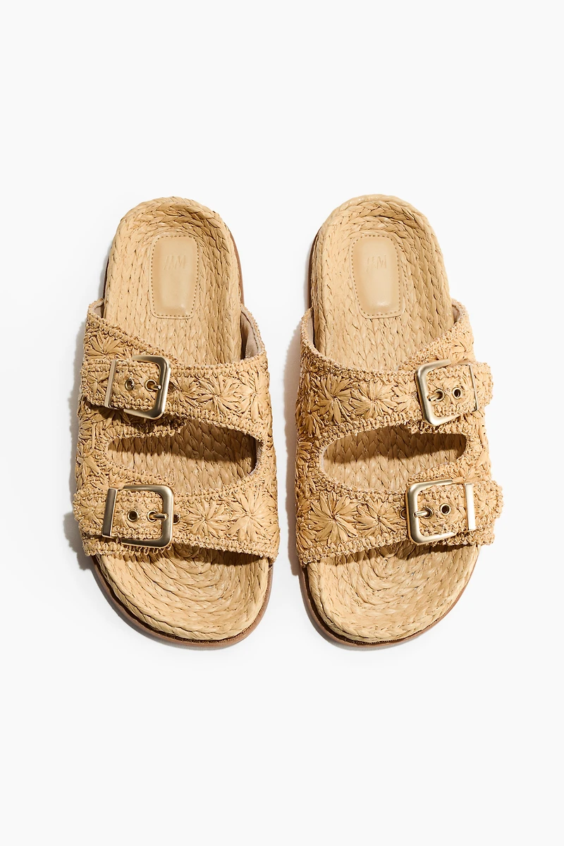 Sandales à l’aspect espadrilles