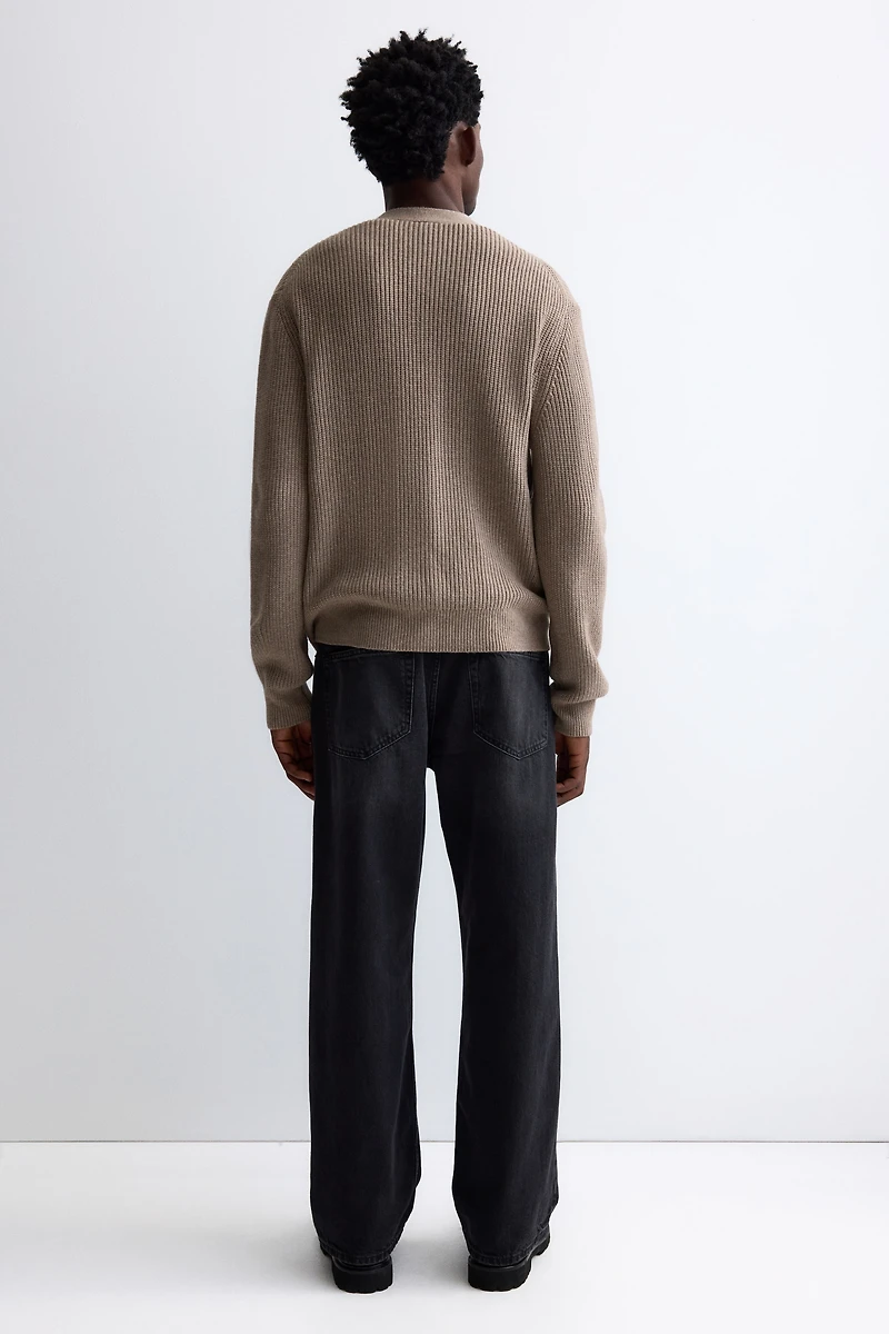 Chandail classique en tricot côtelé