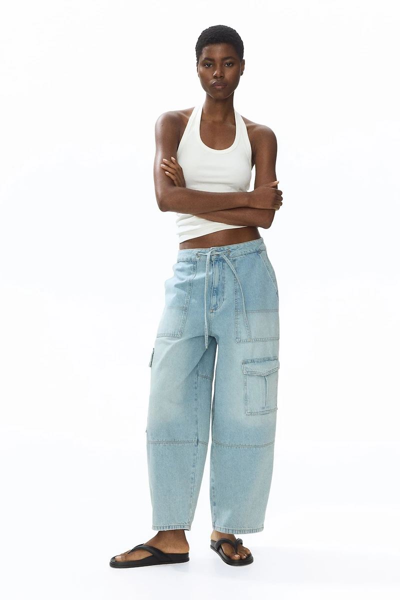 Jean classique avec jambes tonneau à la cheville