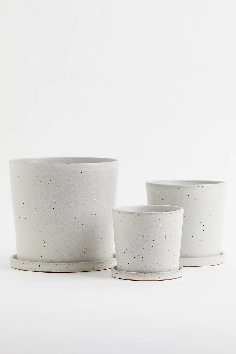 Pot de fleurs avec soucoupe