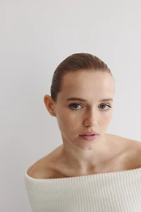 Chandail à épaules dénudées