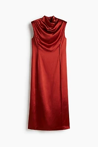 Robe en satin à épaulettes