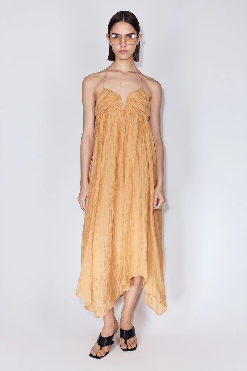 Robe dos nu à encolure en forme de cœur
