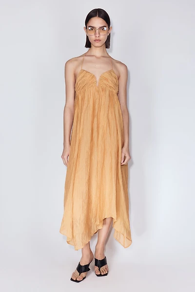 Robe dos nu à encolure en forme de cœur