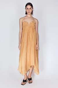 Robe dos nu à encolure en forme de cœur