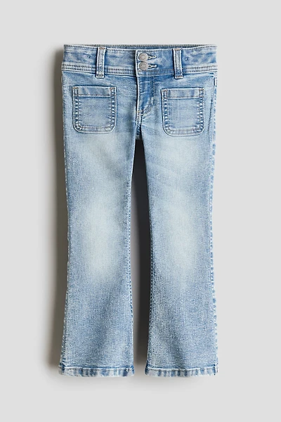 Jeans à jambe évasée