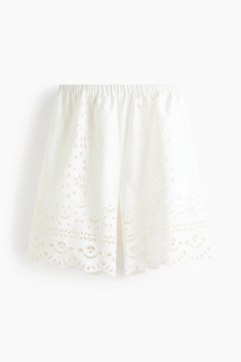 Short avec broderie anglaise