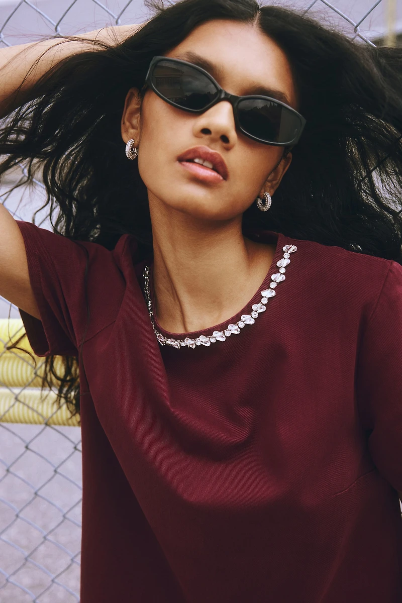 Robe ornée de strass