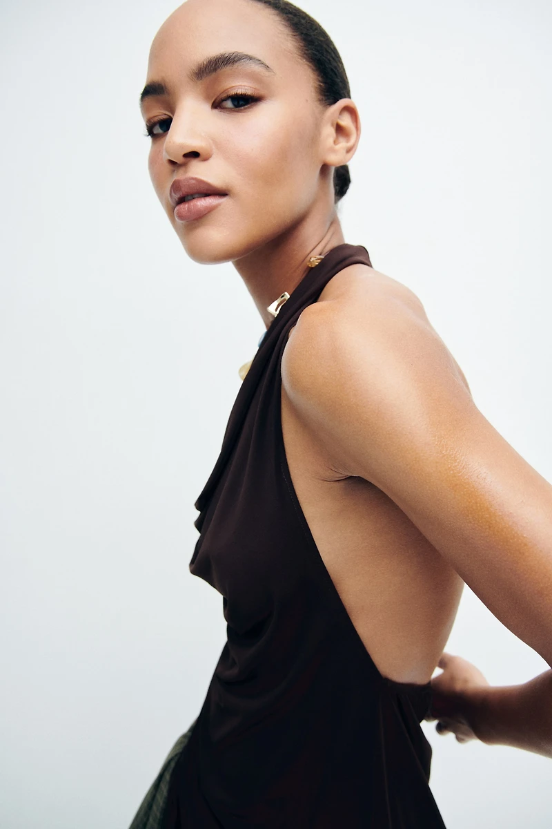 Haut asymétrique avec dos nu