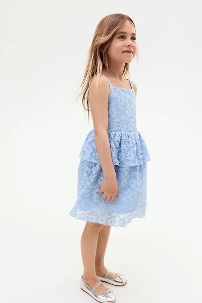 Robe volantée en dentelle