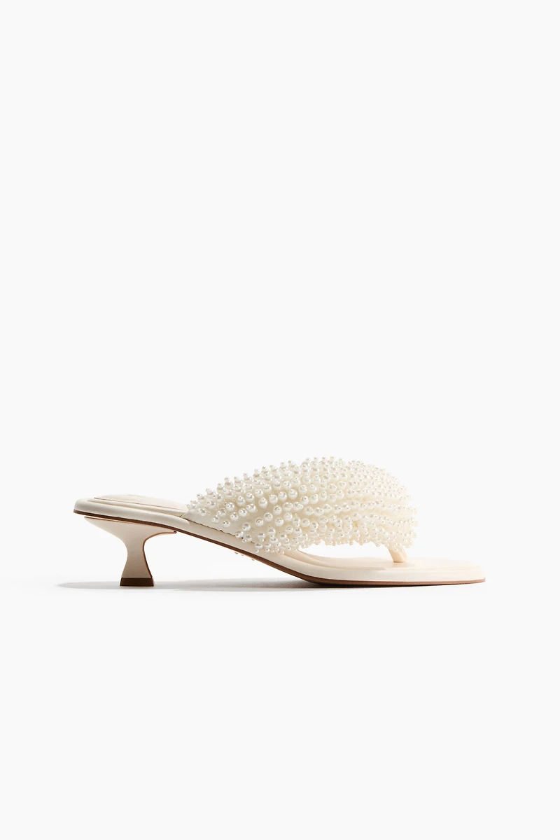 Sandales à talon avec perles de fantaisie