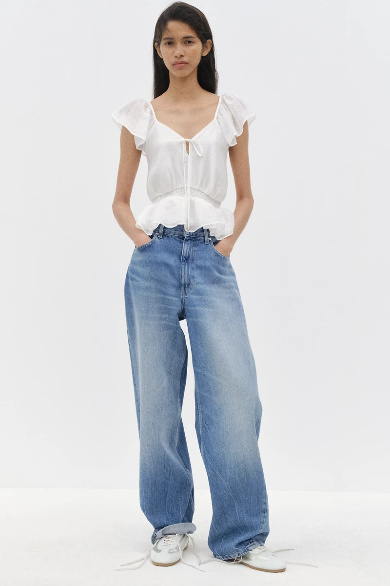 Blouse à manches volantées avec basque