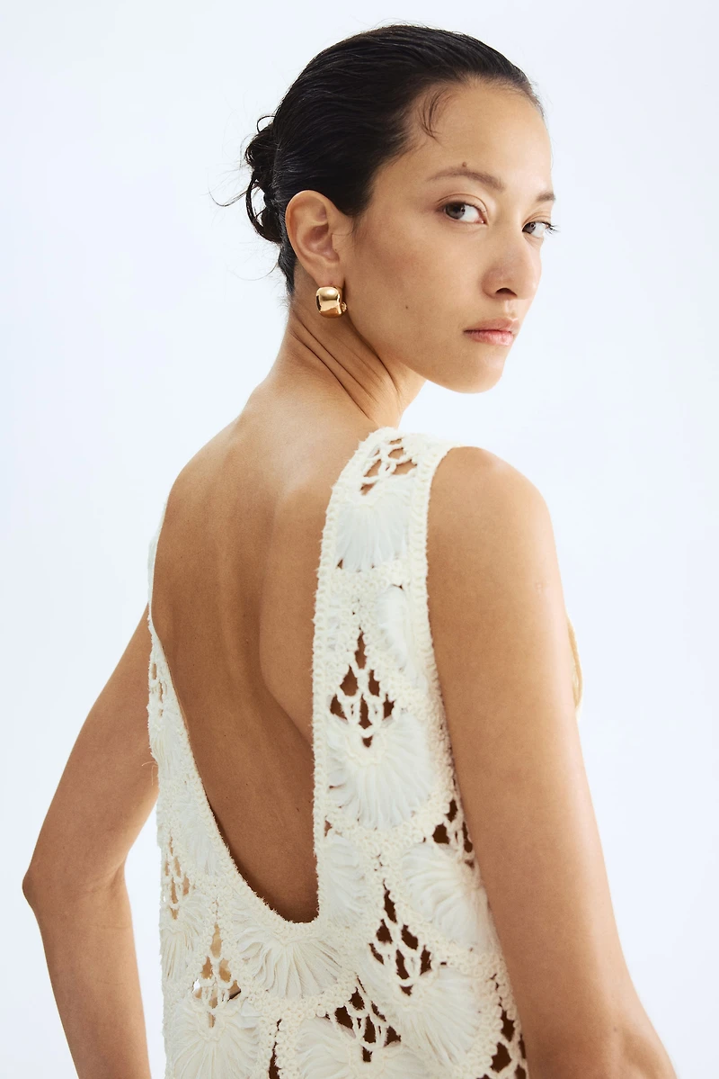 Haut à l’aspect crochet avec dos dégagé