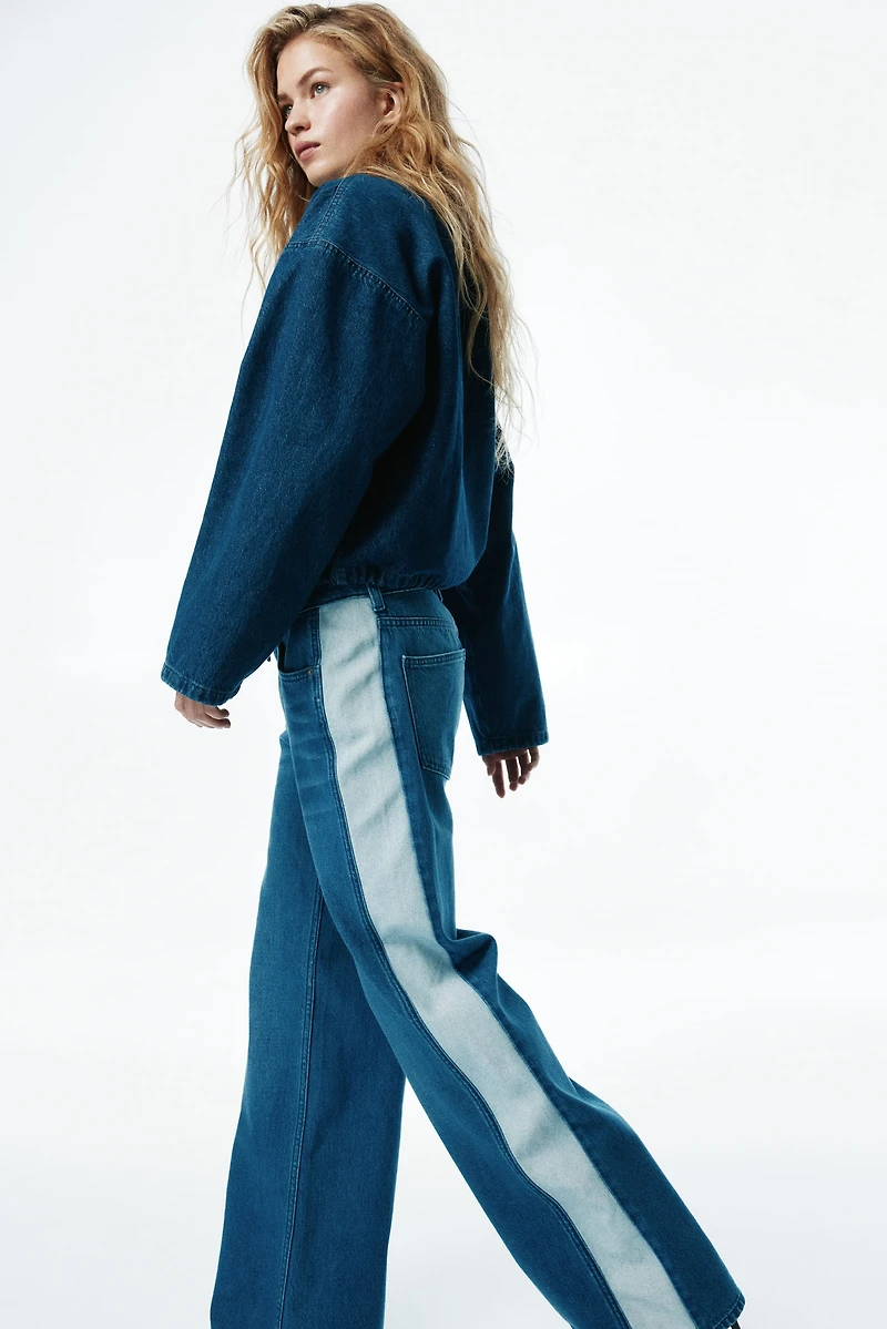 Jean classique jambes larges avec bandes latérales