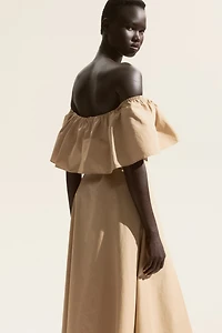 Robe épaules nues à volants