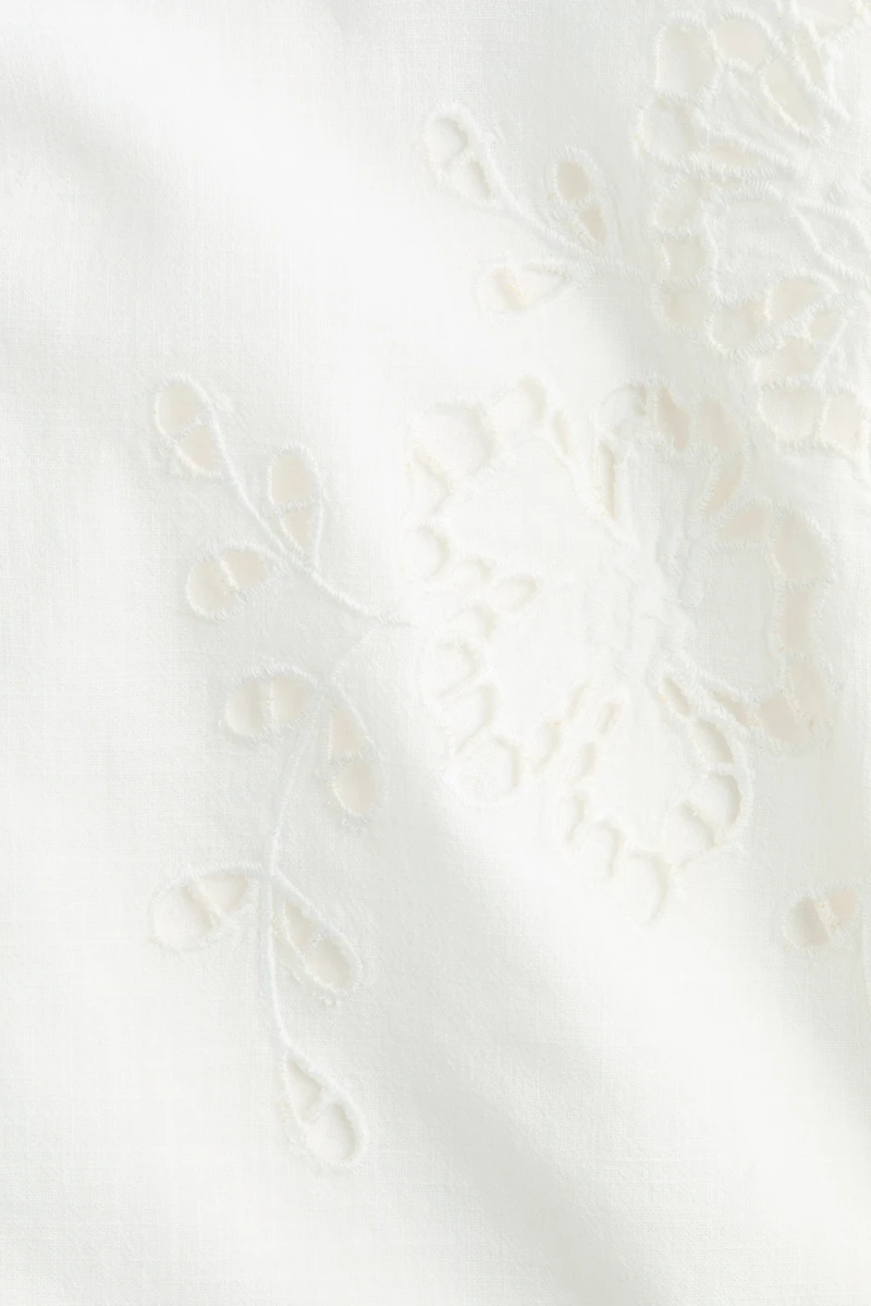 Robe de plage en coton avec broderie anglaise