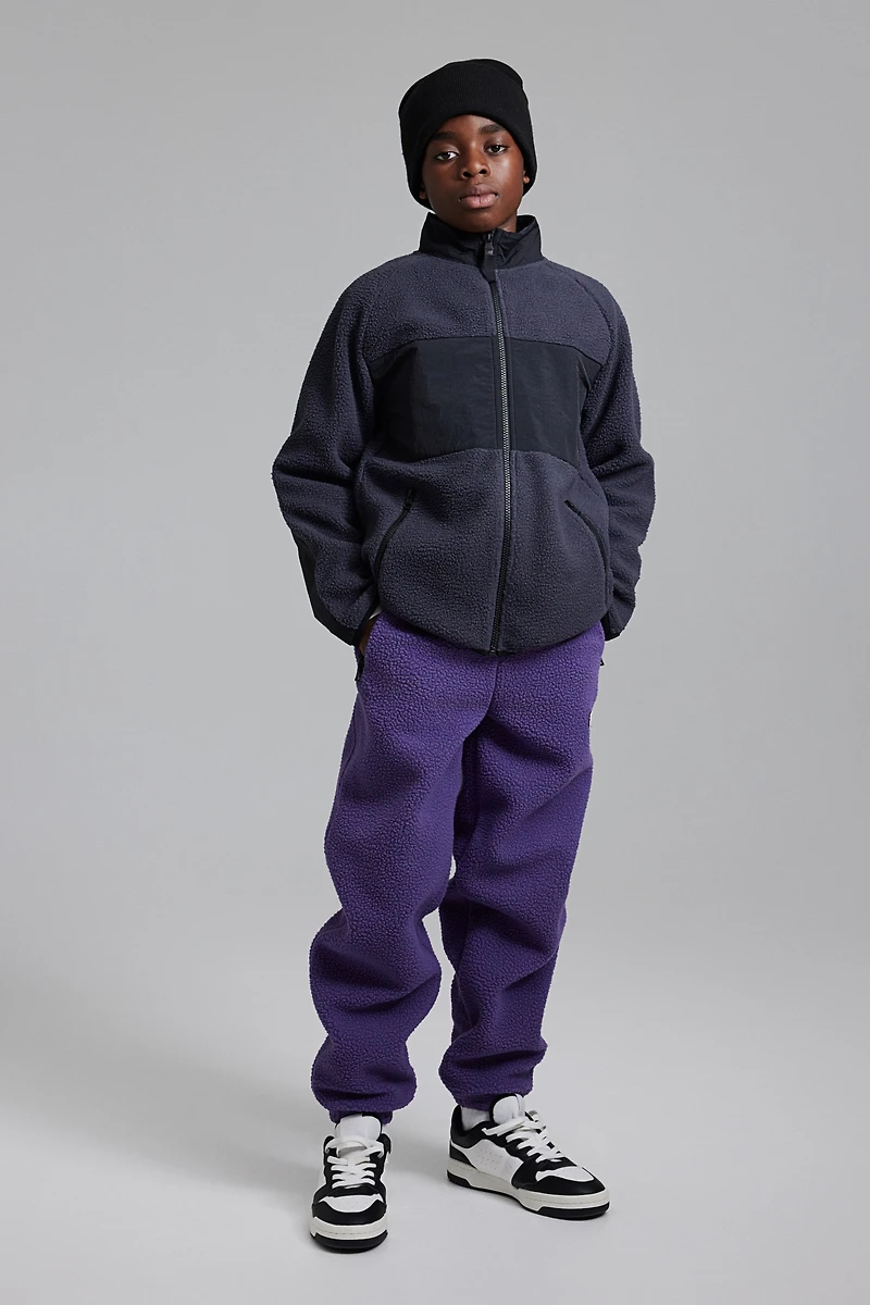 Veste de sport à fermeture éclair avec capuchon