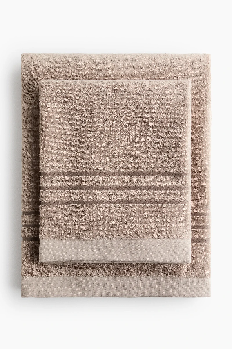 Serviette de bain en coton éponge