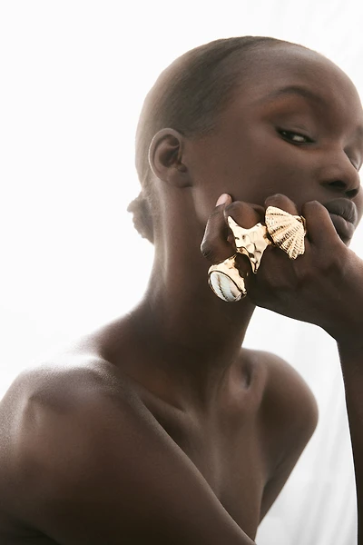 Seashell-Shaped Ring