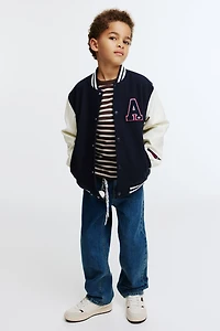 Veste de baseball à motifs brodés comme détails