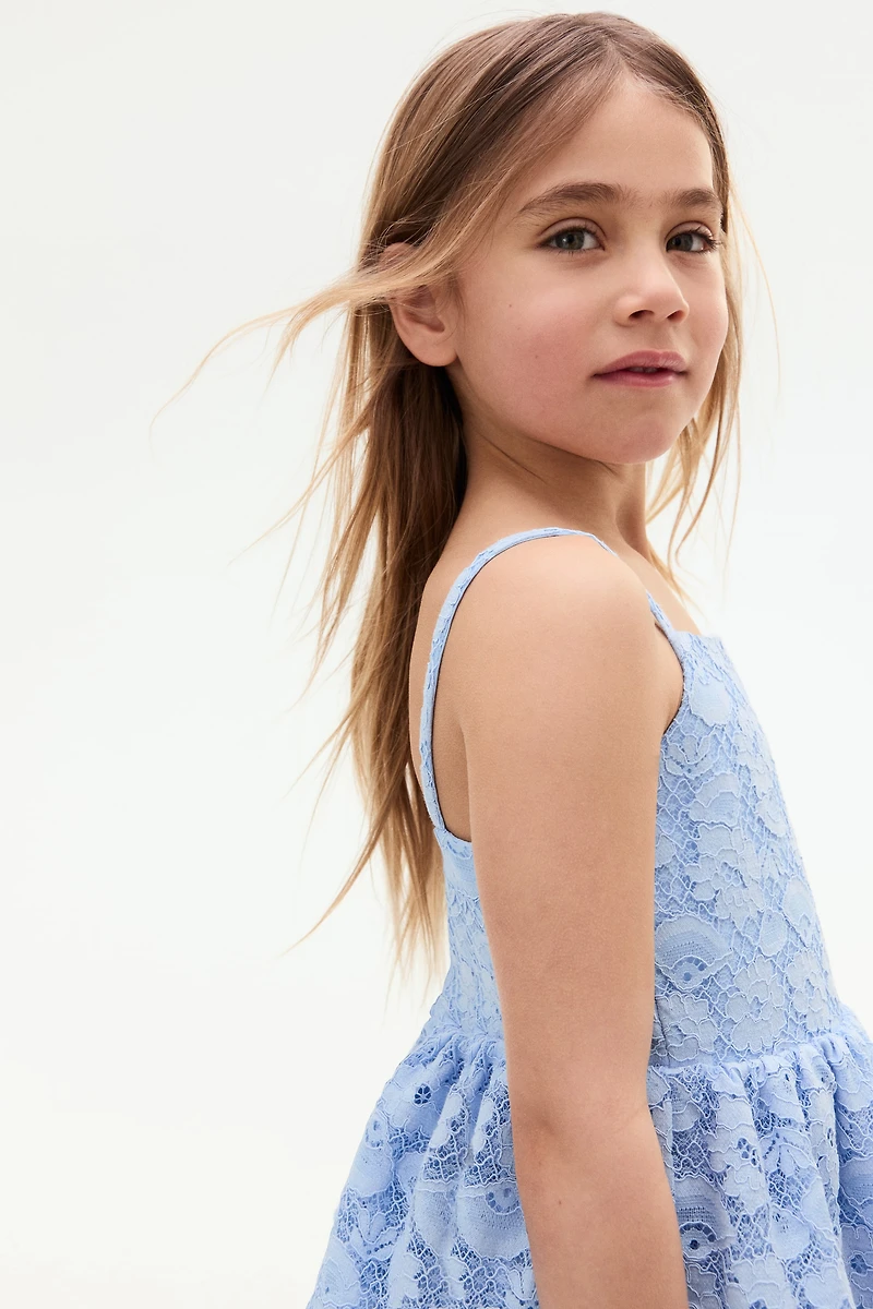 Robe volantée en dentelle