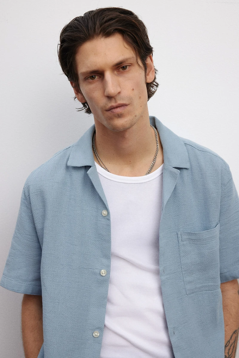 Chemise texturée classique avec col cubain