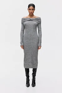 Robe à épaules dénudées en fin tricot