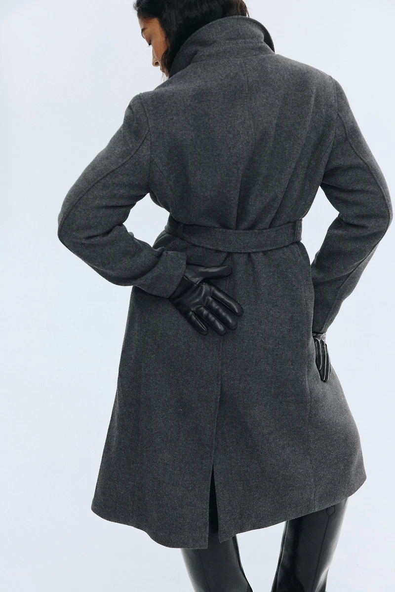 Manteau avec ceinture à nouer