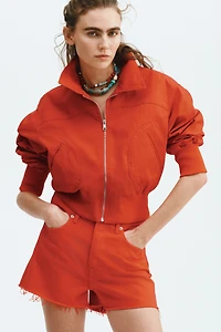 Short en denim avec bords coupés