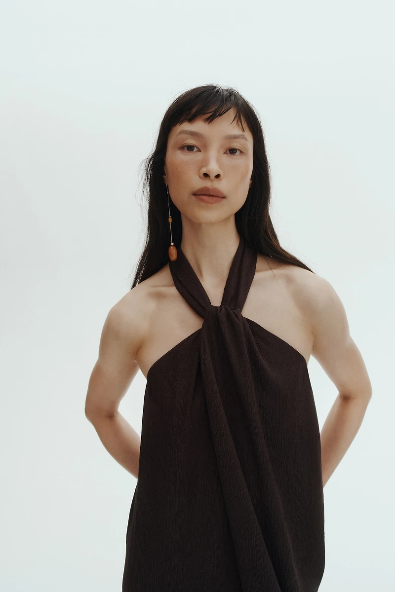 Robe dos nu avec détail torsadé