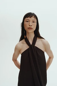 Robe dos nu avec détail torsadé