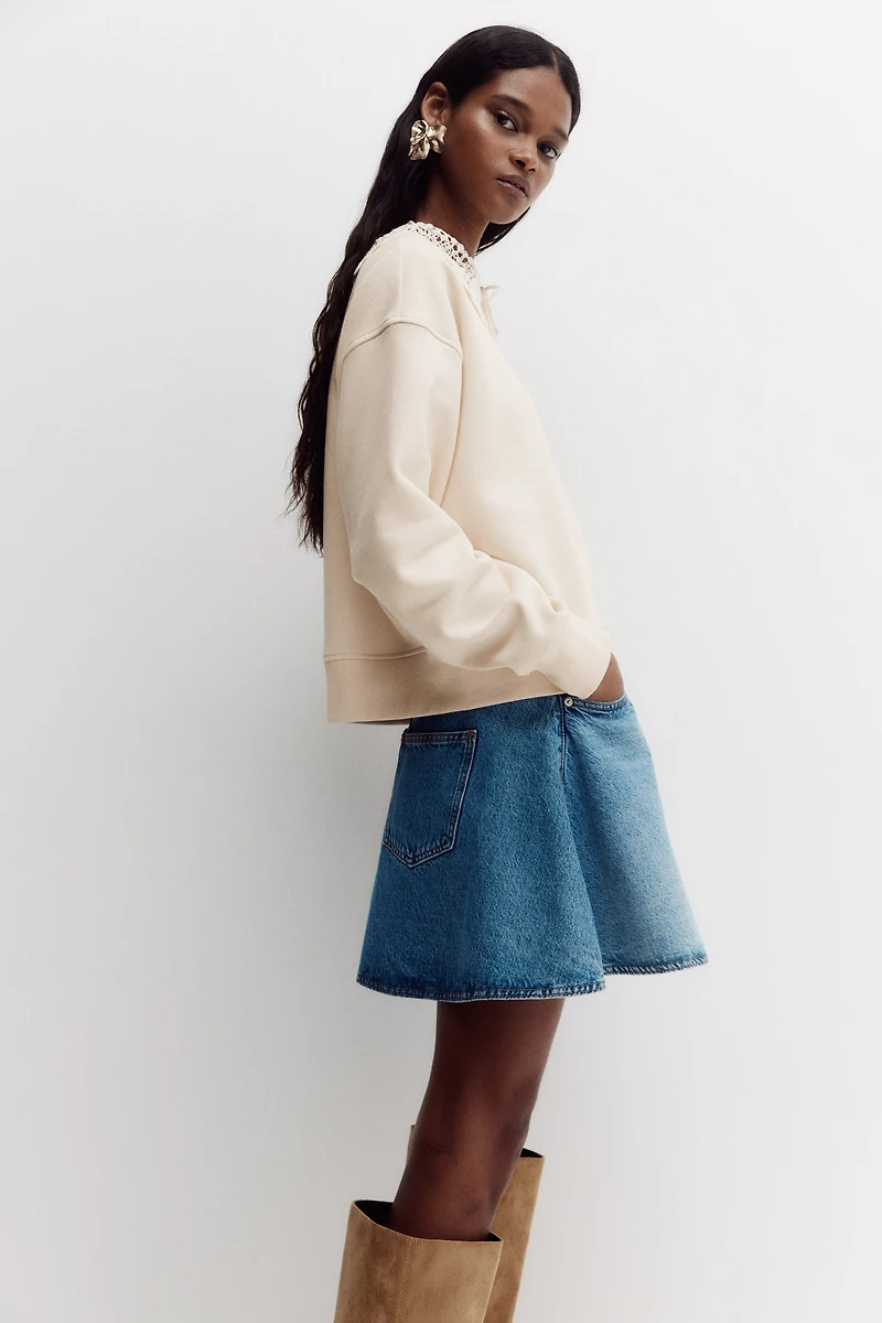 Sweatshirt with Collar