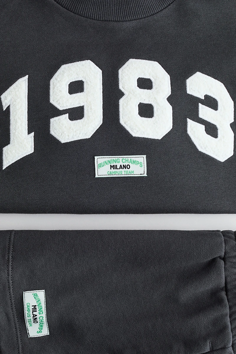 2-Piece Sweatshirt and Shorts Set with Motif