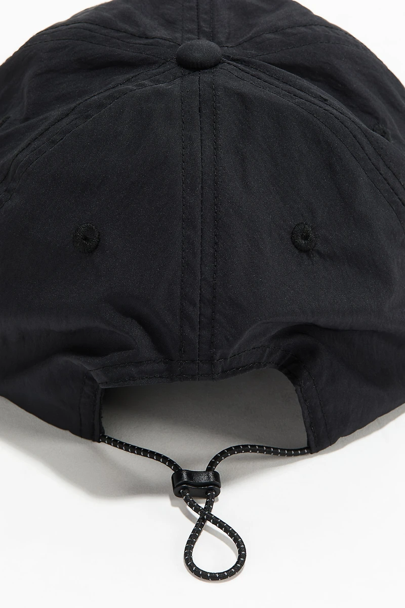 Running Cap with Motif
