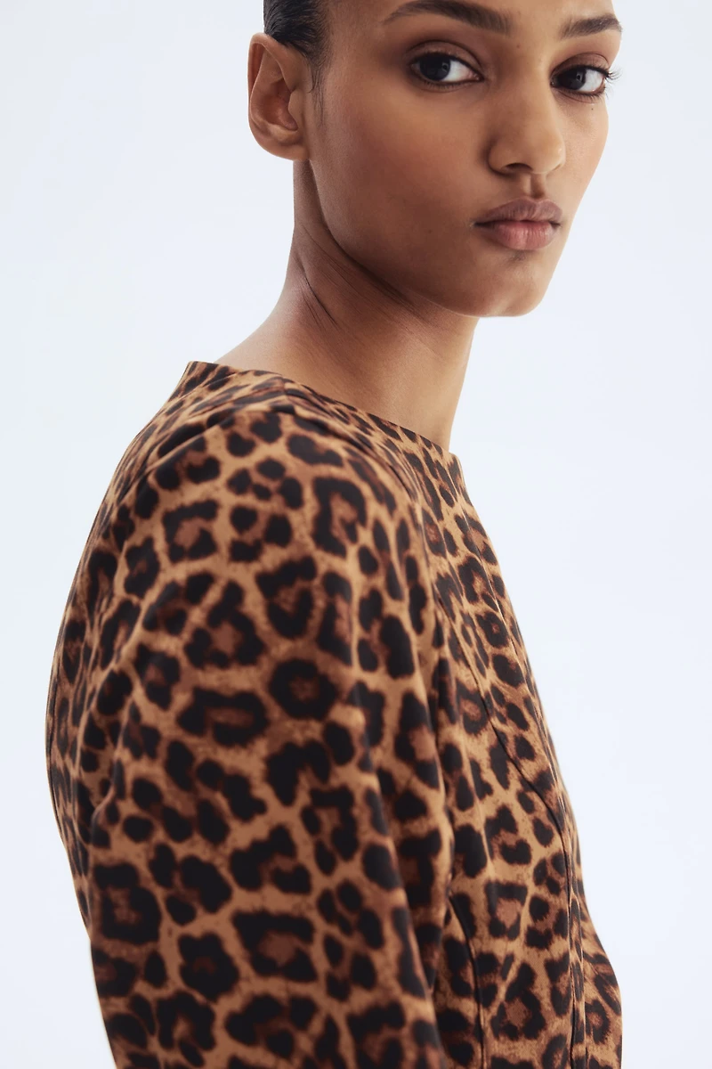 Robe en sergé à taille marquée