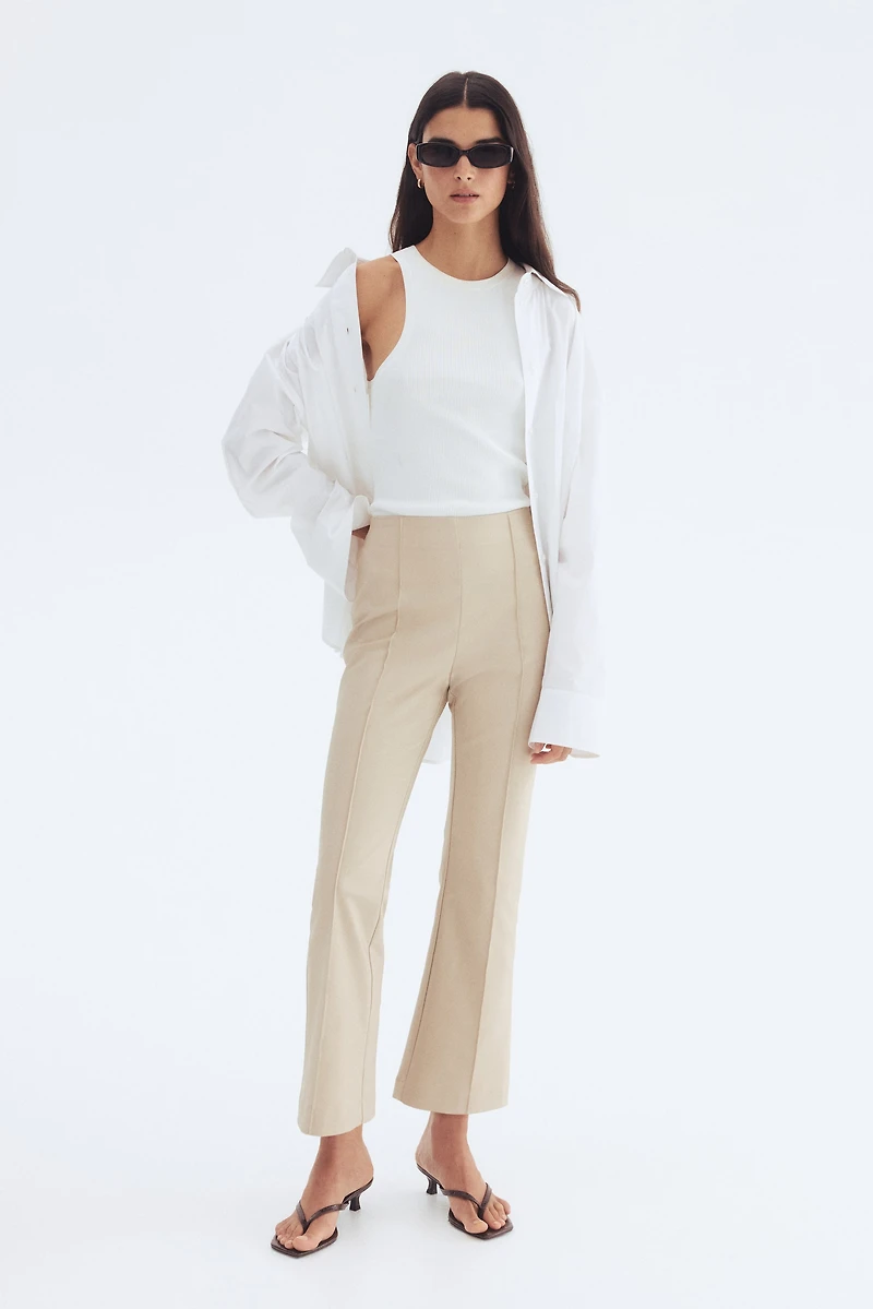 Pantalon évasé avec plis devant