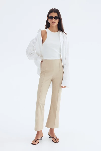 Pantalon évasé avec plis devant